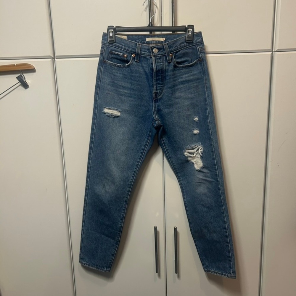 Levis Premium Wedgie Straight Jeans Blue Distressed High Rise Size 26 22861-0107